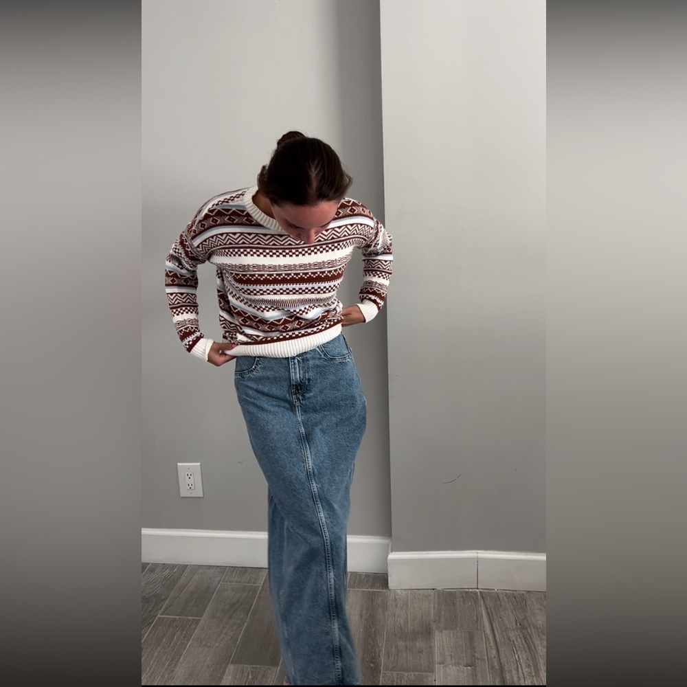 Beautiful pattern sweater - Picture 3 of 4